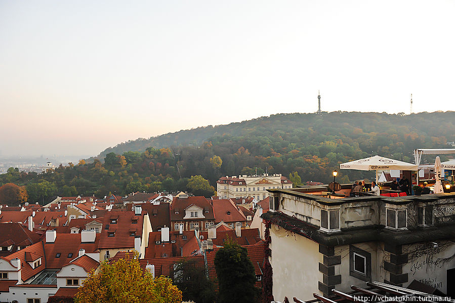 Вечерний вид со смотровой Пражского града. Вечерний вид со смотровой Пражского града.