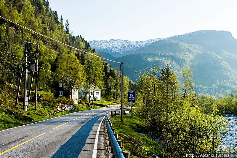 Водопад Твинфоссен и его окрестности Винье, Норвегия Водопад Твинфоссен и его окрестности Винье, Норвегия