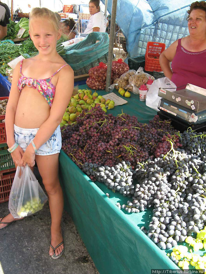 На рынке в Ираклионе Агиос-Николаос, Греция