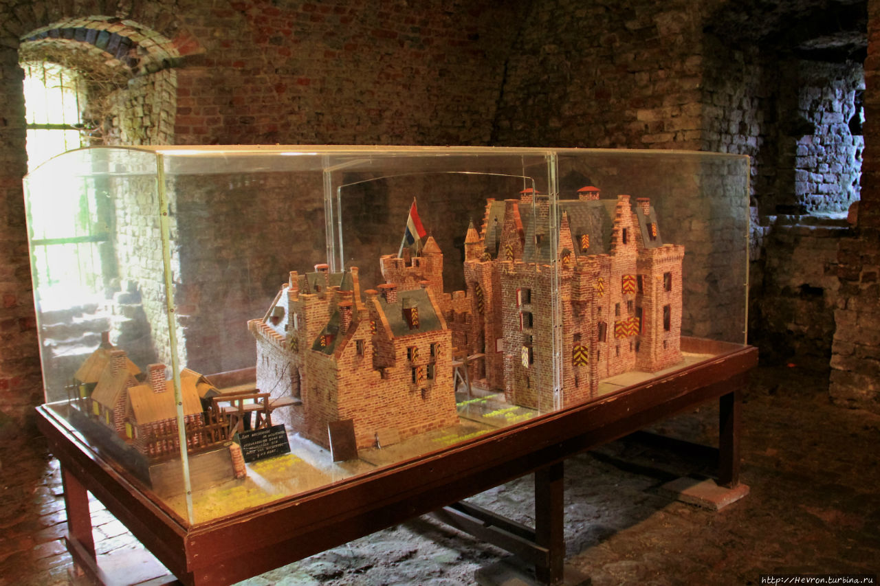 Руины замка Бредероуде Санпоорт-Зауд, Нидерланды
