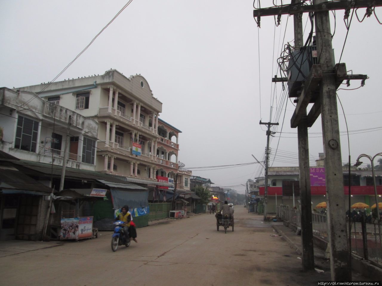 Прогулка по приграничному городу в 6 утра Мьявадди, Мьянма
