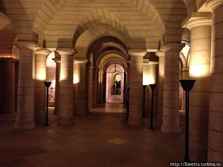 Коридоры крипты внутри Пантеона Париж, Франция
