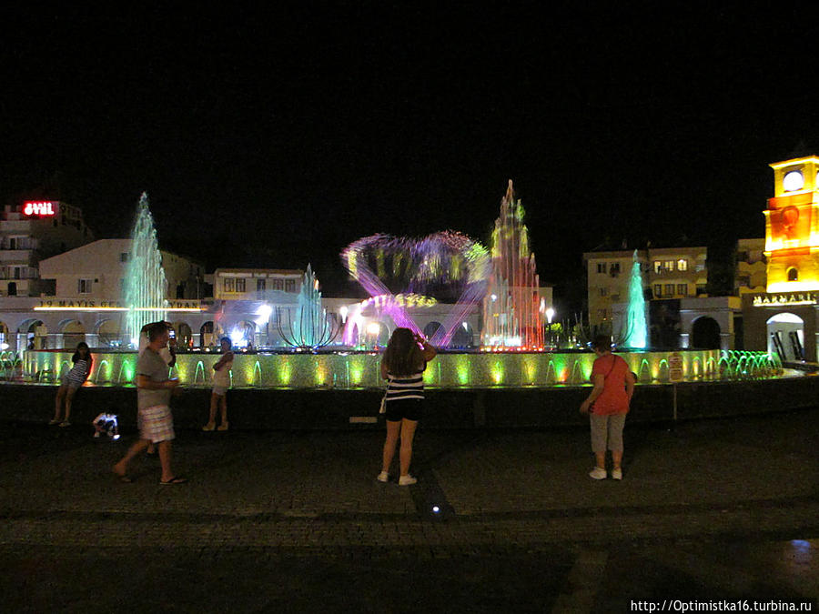 Красивое вечернее шоу в Мармарисе — Поющие фонтаны! Мармарис, Турция