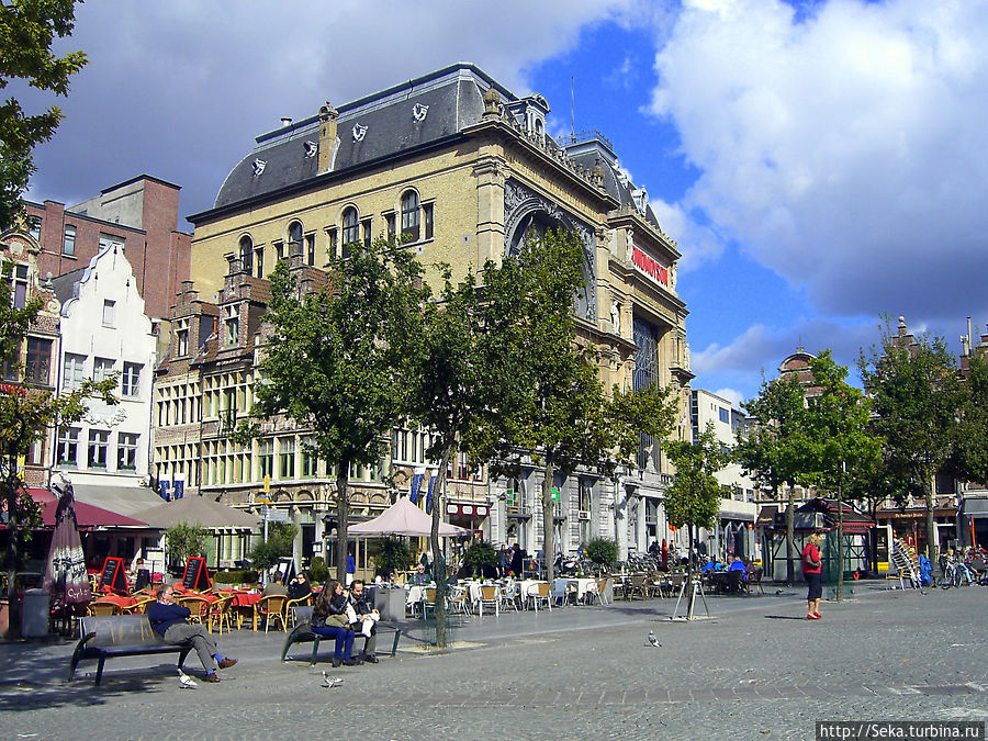 Здание социальной службы Het Bond Moyson — построено в 1902 году Гент, Бельгия
