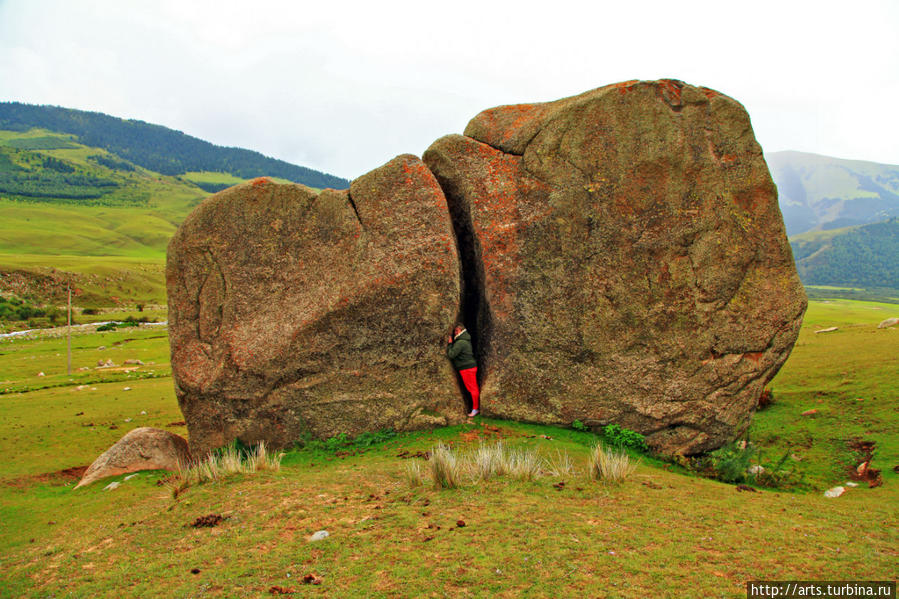 Семёновское и Григорьевское ущелья северный берег Иссык-Куля Чолпон-Ата, Киргизия Семёновское и Григорьевское ущелья северный берег Иссык-Куля Чолпон-Ата, Киргизия