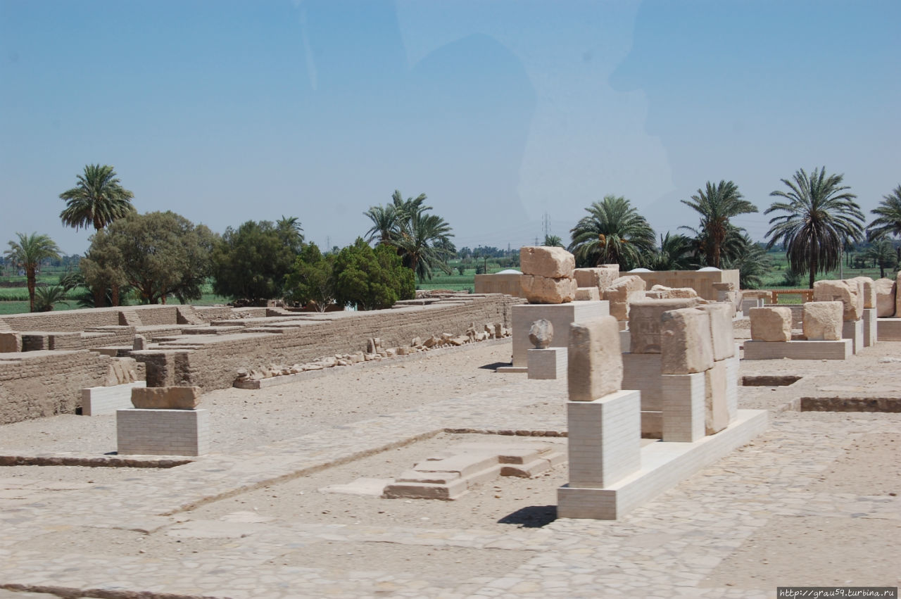 Заупокойный храм Мернептаха Луксор, Египет