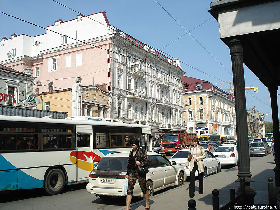 А моста еще нет. Вон тот кран на заднем плане как раз его начинает строить. Владивосток, Россия А моста еще нет. Вон тот кран на заднем плане как раз его начинает строить. Владивосток, Россия