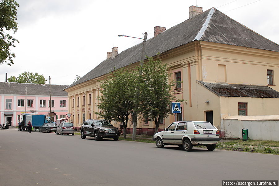 Жилой корпус монастыря базилиан построен в 1784-88 гг. из кирпича с южной стороны церкви. Ружаны, Беларусь