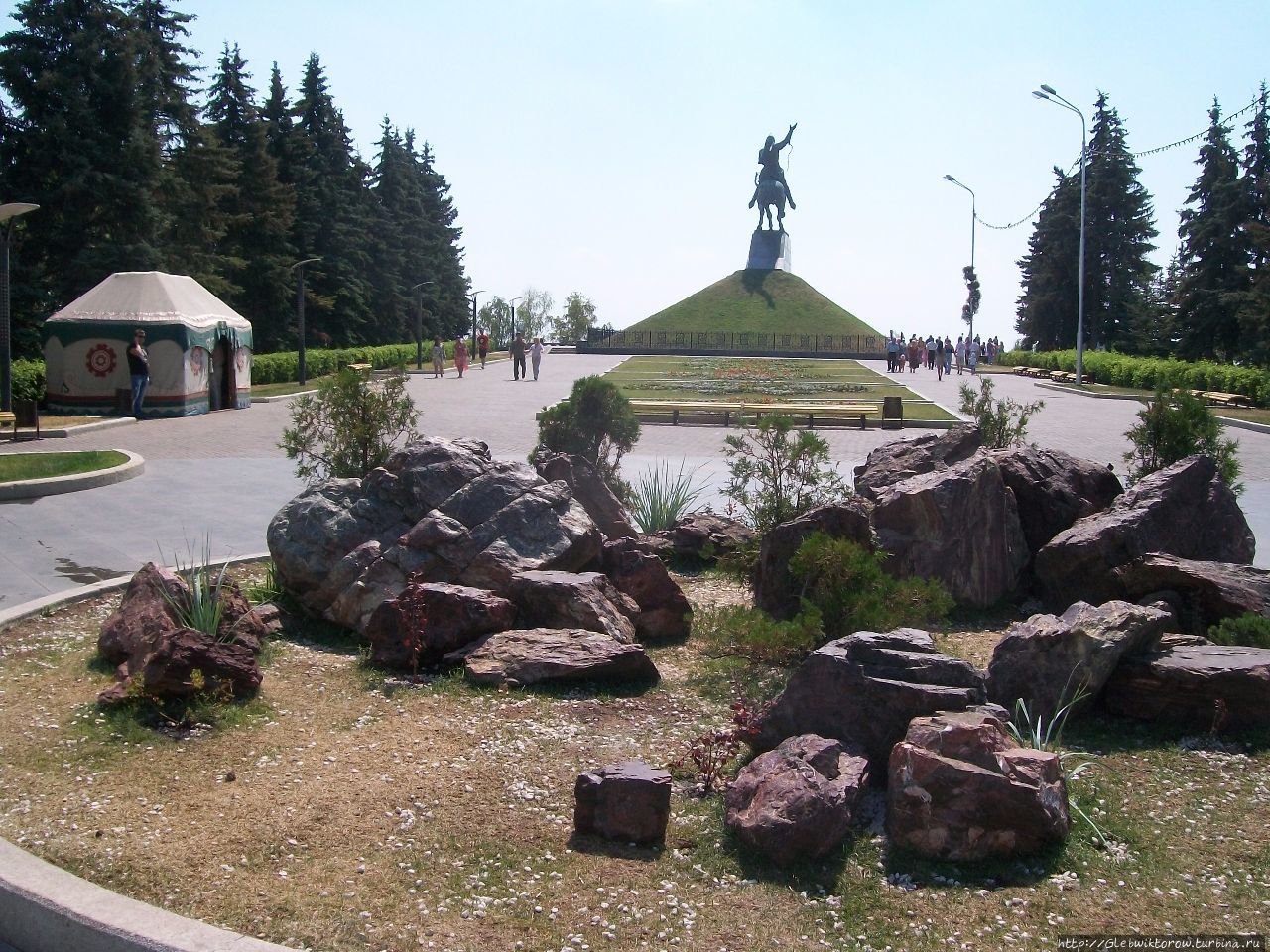 Прогулка около памятника Салавату Юлаеву Уфа, Россия