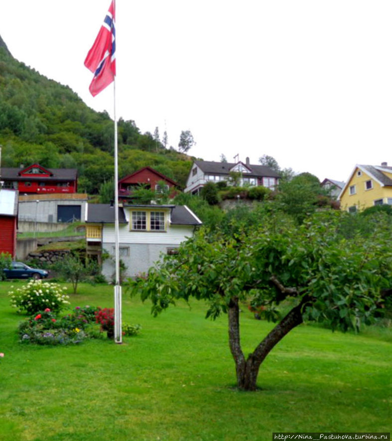 Ундредаль — это фьорд, козы, сыр и ставкирка Ундредаль, Норвегия