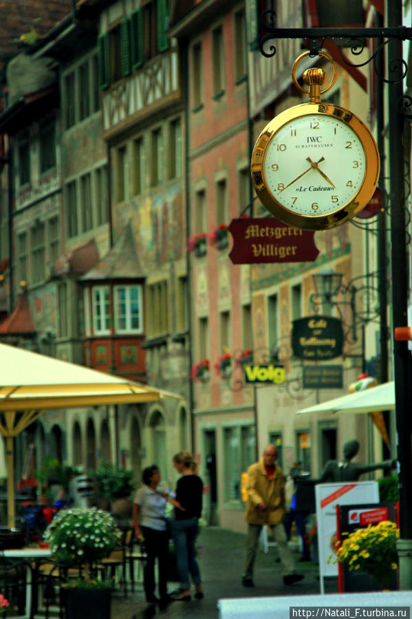 Красочный даже в серую погоду Штайн-ам-Райн Штайн-на-Рейне, Швейцария