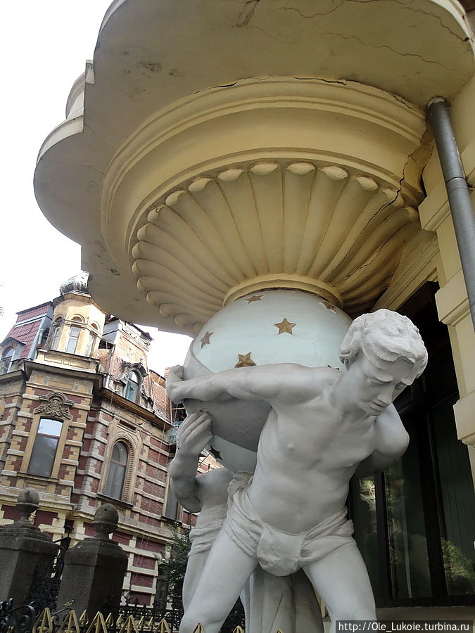 Дом с Атлантами Дом с Атлантами