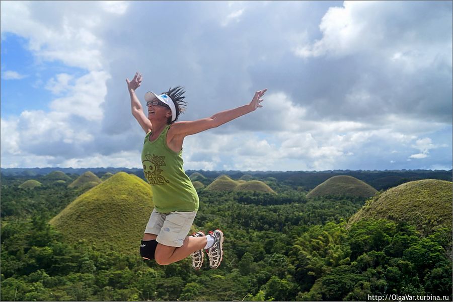 На вершине нас охватывает полный восторг. Мы почувствовали такой прилив сил, что взмыли в облака... Остров Бохол, Филиппины