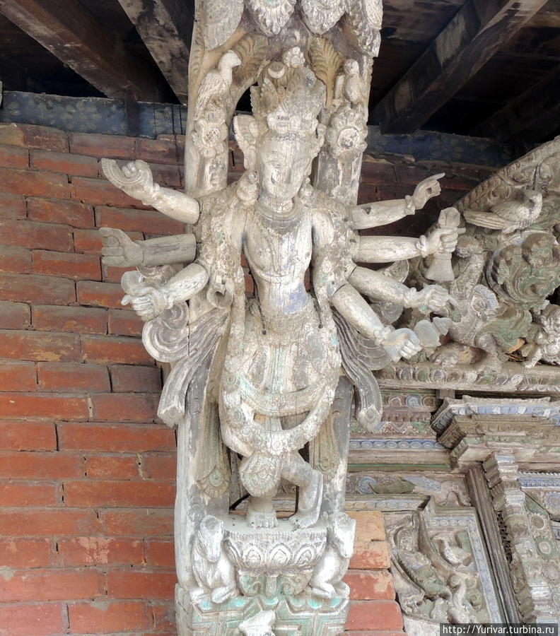 Многоликий и многорукий Вишну Катманду, Непал