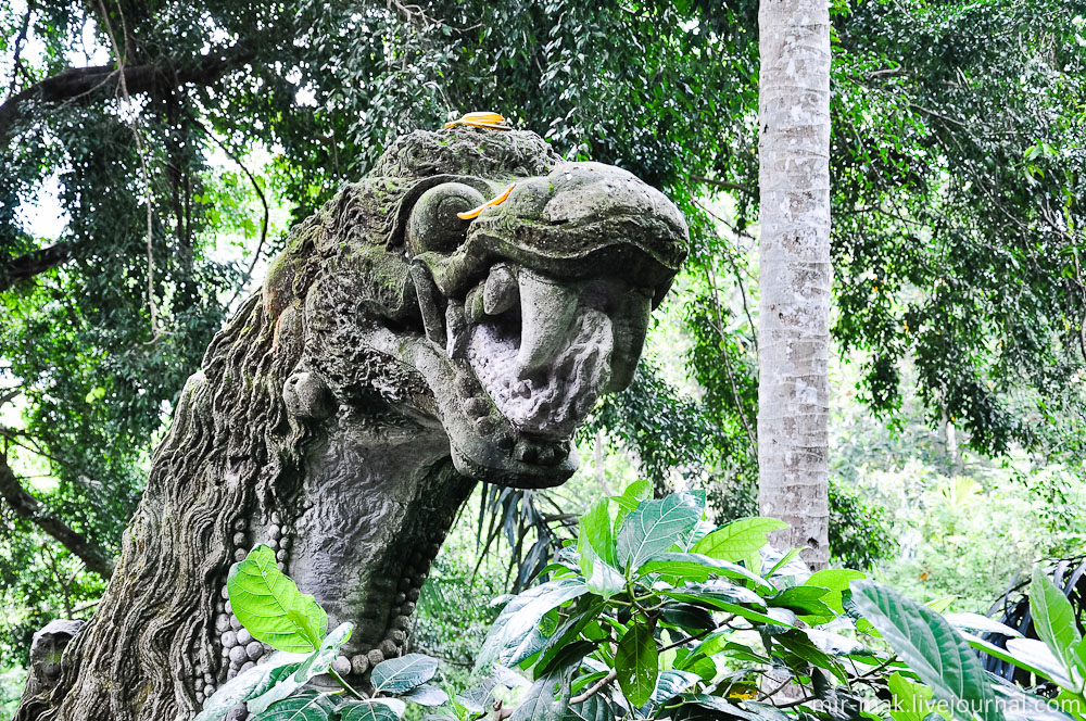 Вообще, скульптуры на острове Бали, поражают своей оригинальностью и качеством исполнения. Убуд, Индонезия