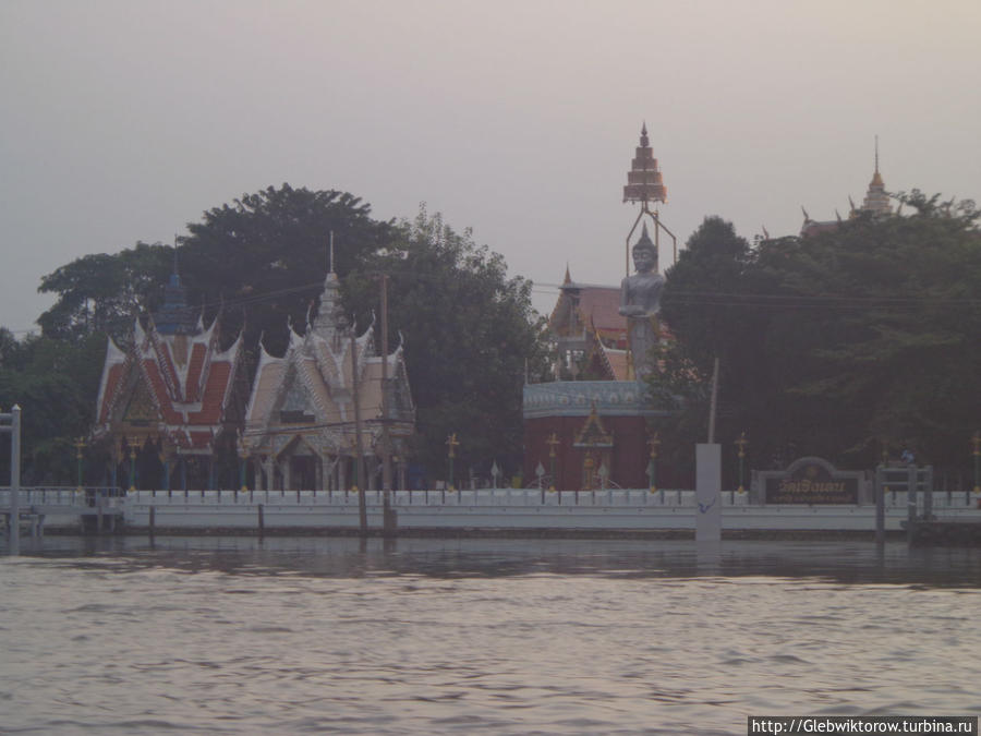 Поездка по реке в Паккрет на закате Бангкок, Таиланд