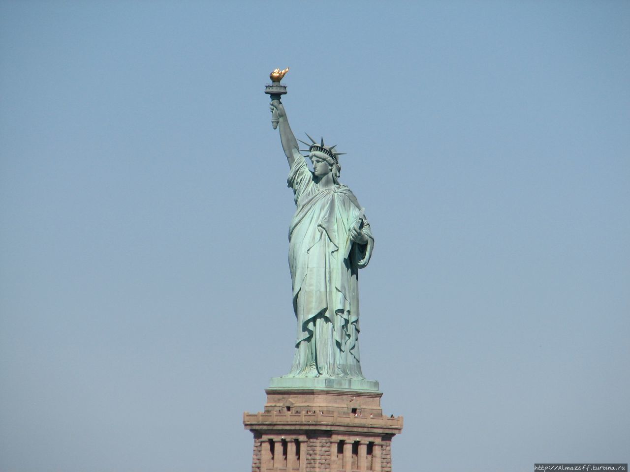 На бесплатном пароме мимо Статуи Свободы. Статен-Айленд, CША