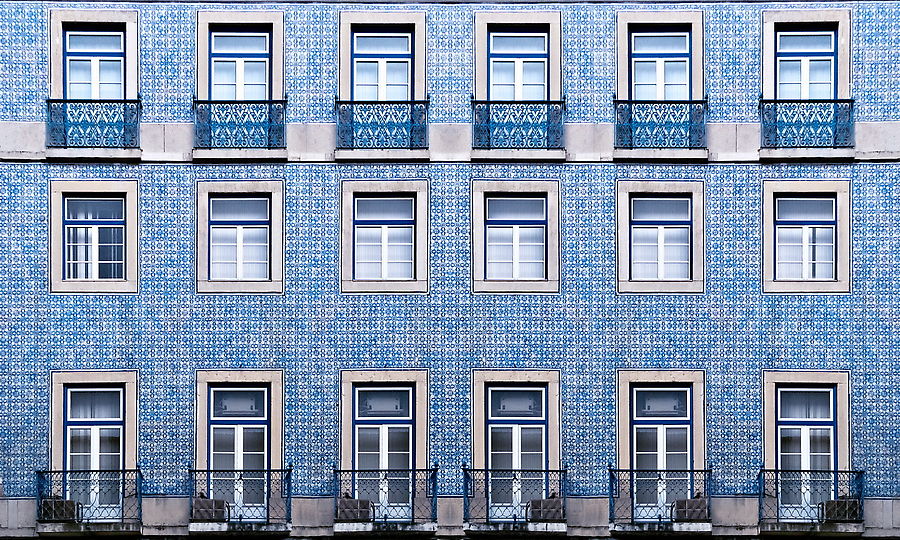 Начнем с того, что Португалия — это совершенно уникальная страна. Издалека может показаться, что это такой сорт Испании. На самом деле, это совершенно разные культуры. Португалия неповторима своей архитектурой, языком, обычаями, музыкой, колоритом и атмосферой. Начнем с того, что Португалия — это совершенно уникальная страна. Издалека может показаться, что это такой сорт Испании. На самом деле, это совершенно разные культуры. Португалия неповторима своей архитектурой, языком, обычаями, музыкой, колоритом и атмосферой.