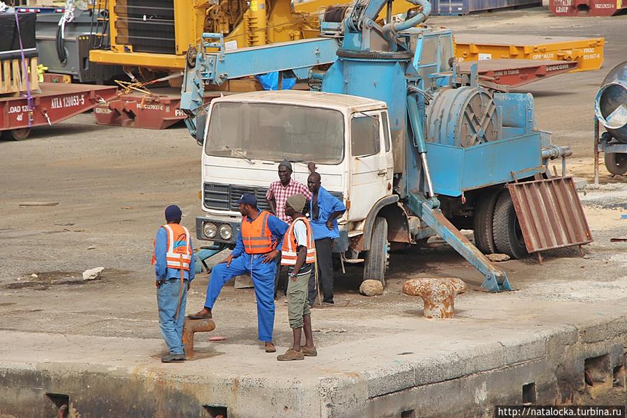 Барк Седов. Как встречают корабли... Дакар, Сенегал Барк Седов. Как встречают корабли... Дакар, Сенегал