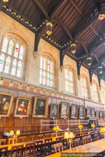 Обеденная Хогварда, снятая в Крайст Черч Колледже. Фото из интернета Оксфорд, Великобритания