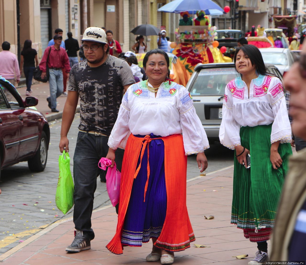Куэнка — всегда есть место для праздника Санта-Ана-де-лос-Риос-де-Куэнка, Эквадор