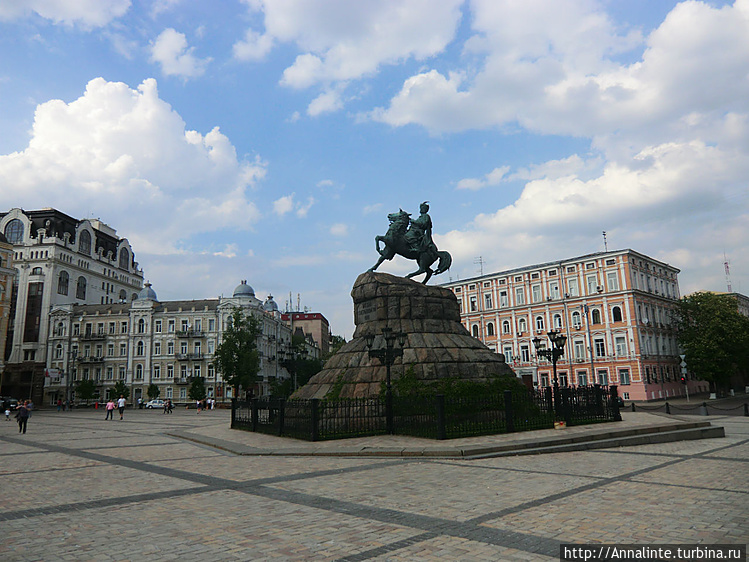 Памятник Богдану Хмельниц Памятник Богдану Хмельниц