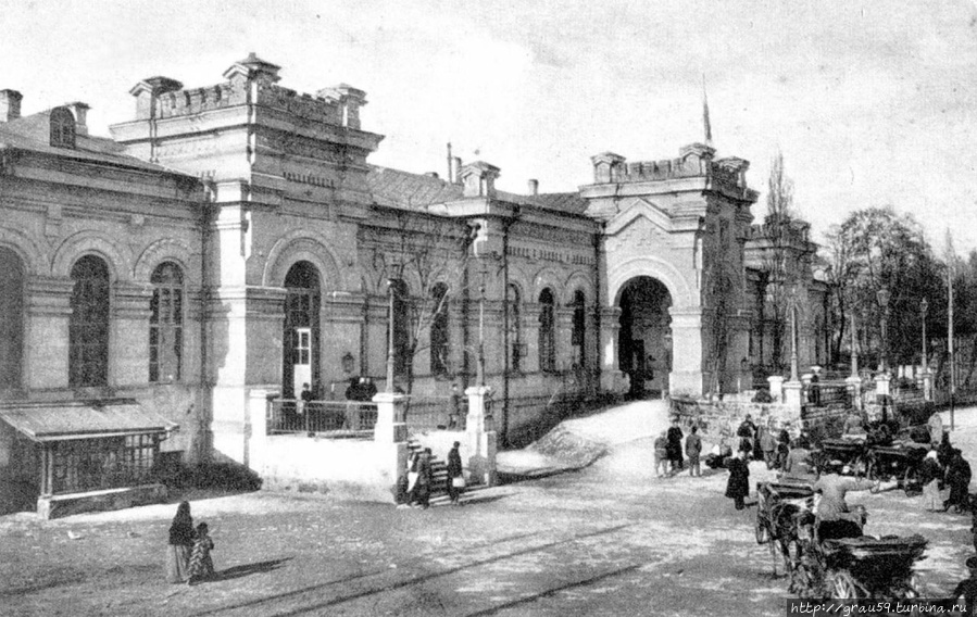 Старое здание железнодорожного вокзала (фото из Интернета) Симферополь, Россия