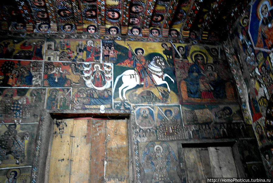 Внутри Дербре Берхан Селассие Внутри Дербре Берхан Селассие