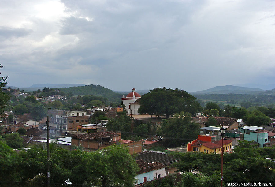 Город совсем не маленький, и конечно же в нем много церквей. Чьяпа-де-Корсо, Мексика