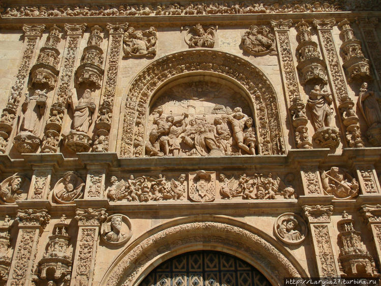 Деталь фасада церкви Сан 