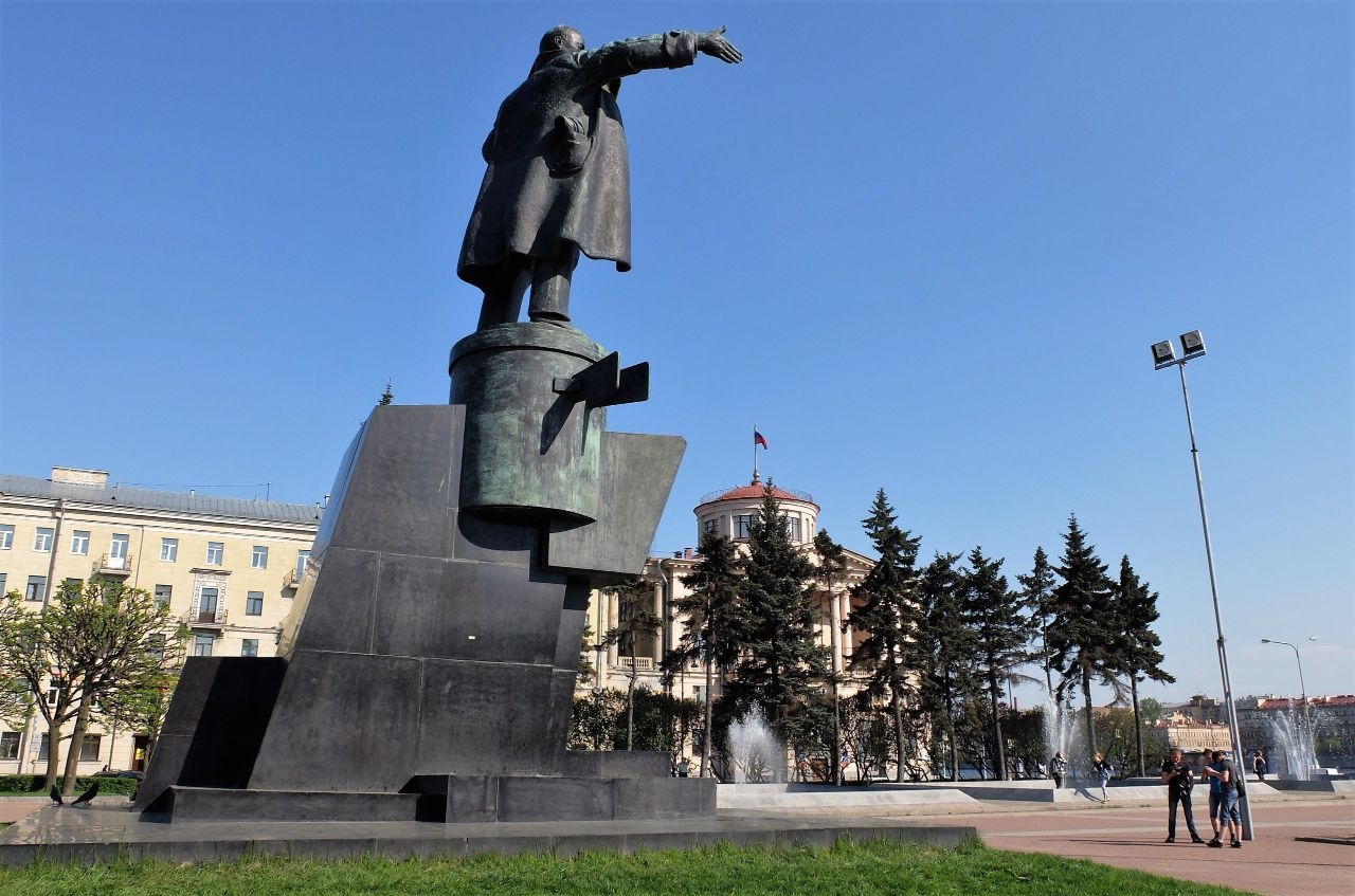 Памятник «Ленин на броневике»(Финляндский вокзал) Санкт-Петербург, Россия