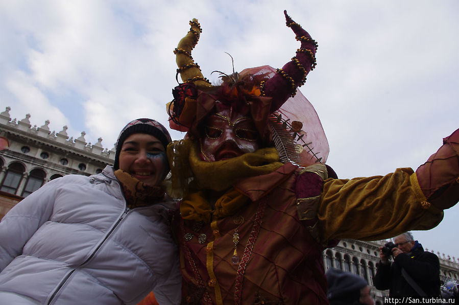 Фотографировались со всеми с огромным удовольствием. Фотографировались со всеми с огромным удовольствием.