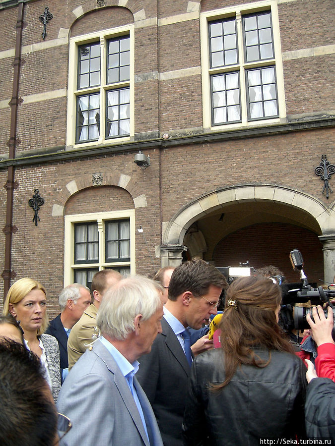 В центре — Марк Рютте, премьер-министр Голландии Гаага, Нидерланды