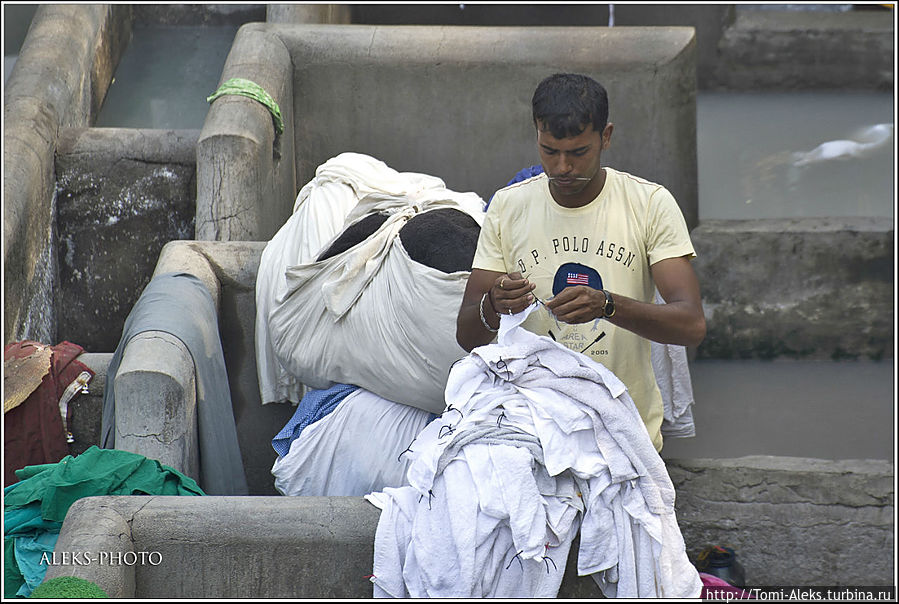 Вместо прищепок используют какие-то крючки, типа скрепок...
* Мумбаи, Индия