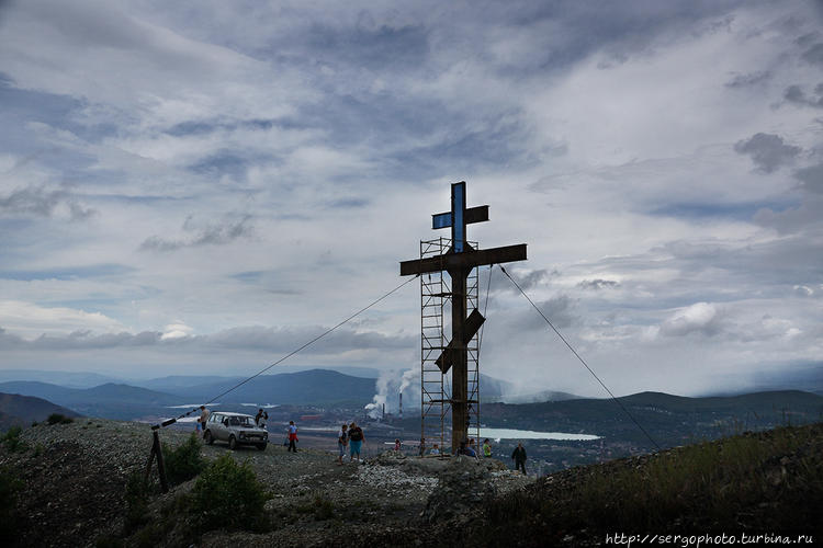 На вершине горы, прямо на На вершине горы, прямо на