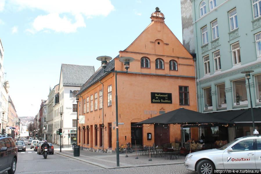 Здесь будет город заложен — площадь старой Ратуши Осло, Норвегия