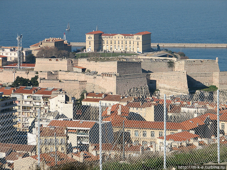 На переднем плане форт Св На переднем плане форт Св