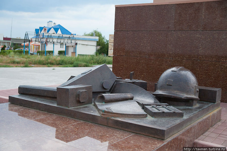 Памятник строителям Волгодонск, Россия