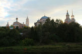 Вид на Новоторжский Борисоглебский монастырь с противоположного берега реки Тверцы.