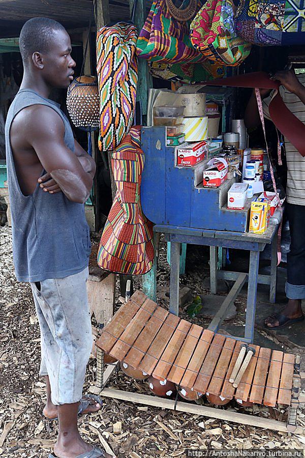 Хлопец с балафоном. Аккра, Гана