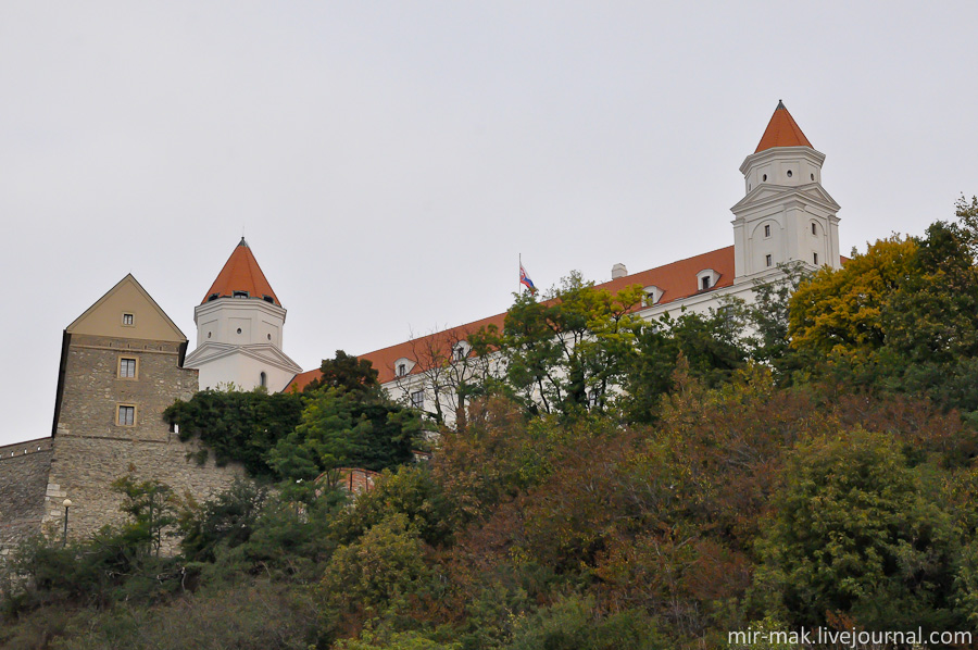 Начинать осмотр города лучше всего с Братиславского Града – самого знаменитого замка в Братиславе, который находится на холме почти у самого берега Дуная. Братислава, Словакия