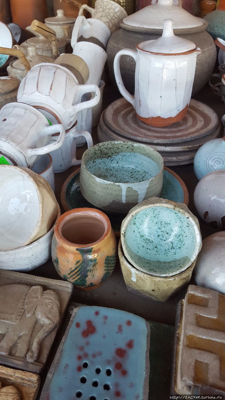 Базар керамики Опошня, Украина