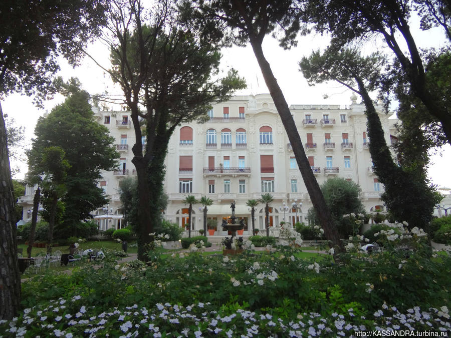 По следам Федерико Филлини. Гранд отель Римини Римини, Италия По следам Федерико Филлини. Гранд отель Римини Римини, Италия