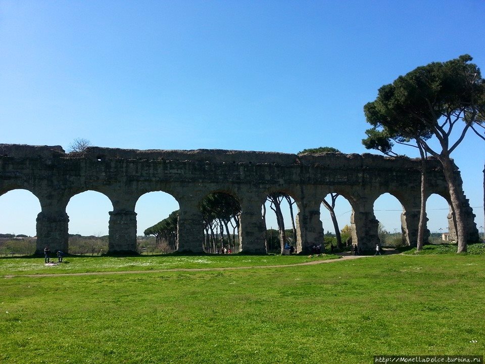 Парк Античные  Римские Аккуэдотти — апрель 2015 Рим, Италия