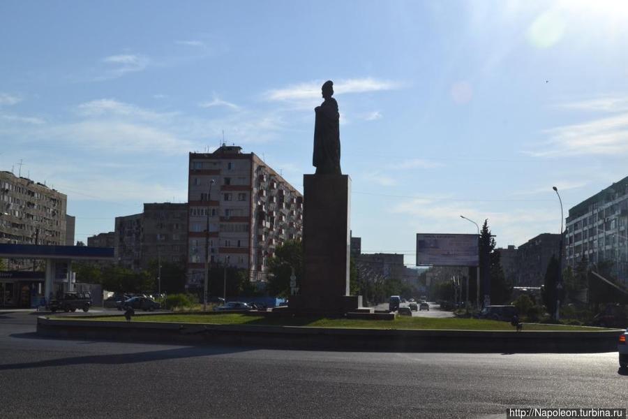 Памятник Шота Руставели / The Monument To Shota Rustaveli