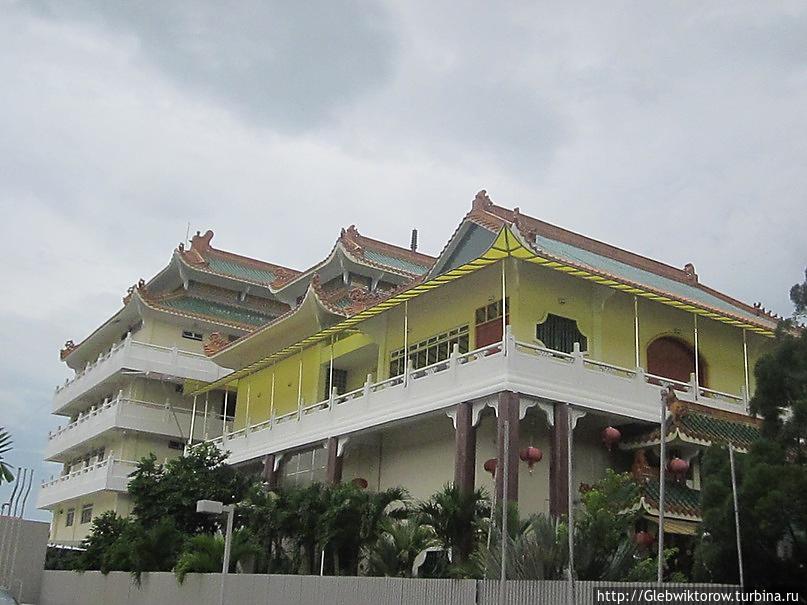 Пенанг. Национальная(negeri) мечеть и китайские храмы Джорджтаун, Малайзия