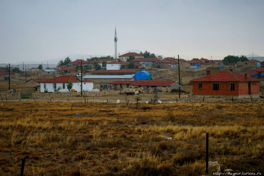 Типичный вид типичных турецких деревень. Баллихизар (Пессинус), Турция