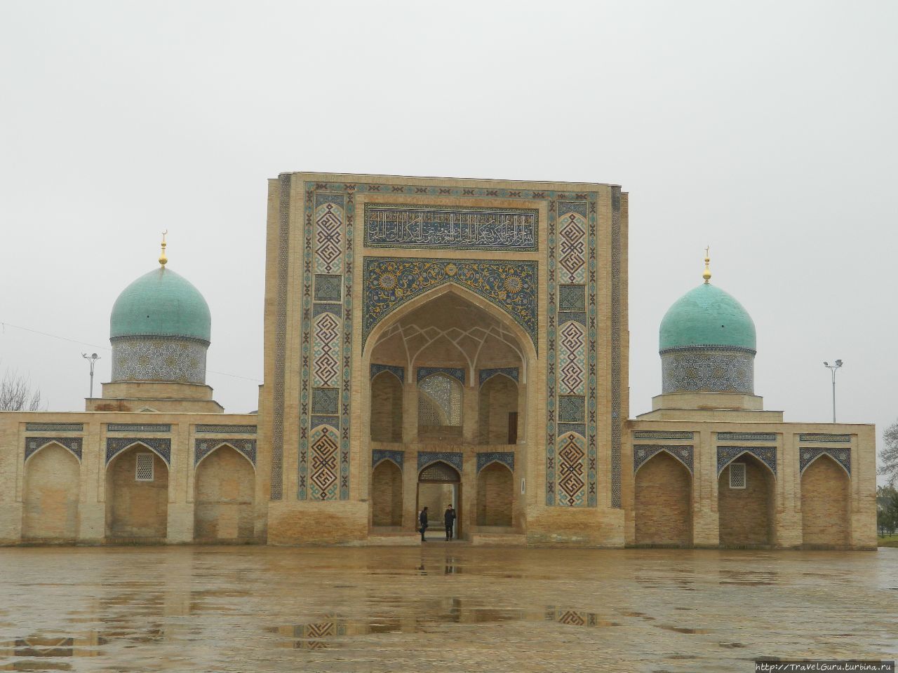 Медресе Баракхан. Названо по имени внука Улугбека, которого называли баракхан — т.е. удачливый Ташкент, Узбекистан