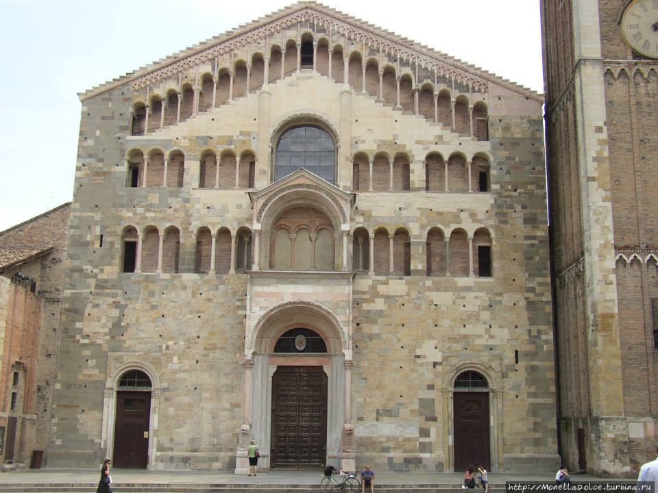 Парма — площадь Дуомо Парма, Италия Парма — площадь Дуомо Парма, Италия