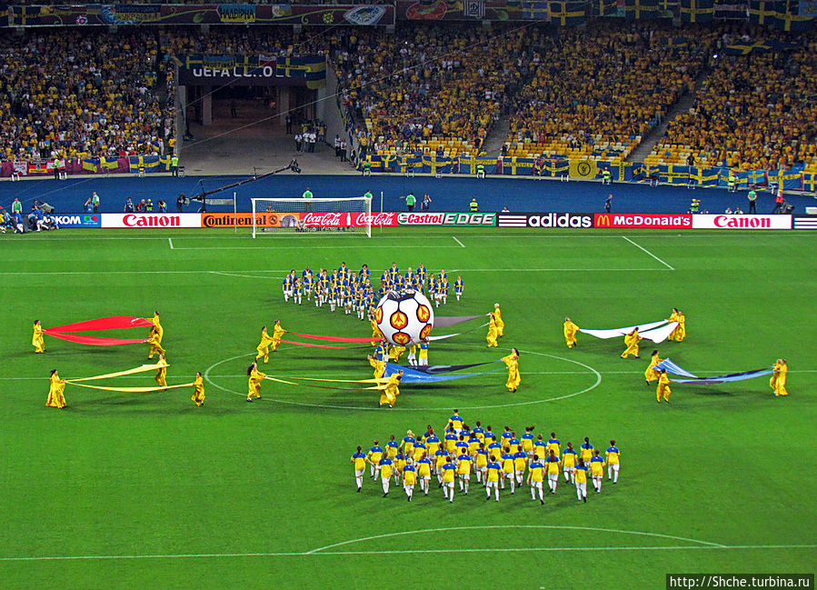 появляются группы с цветах сборных сегодняшнего матча Киев, Украина